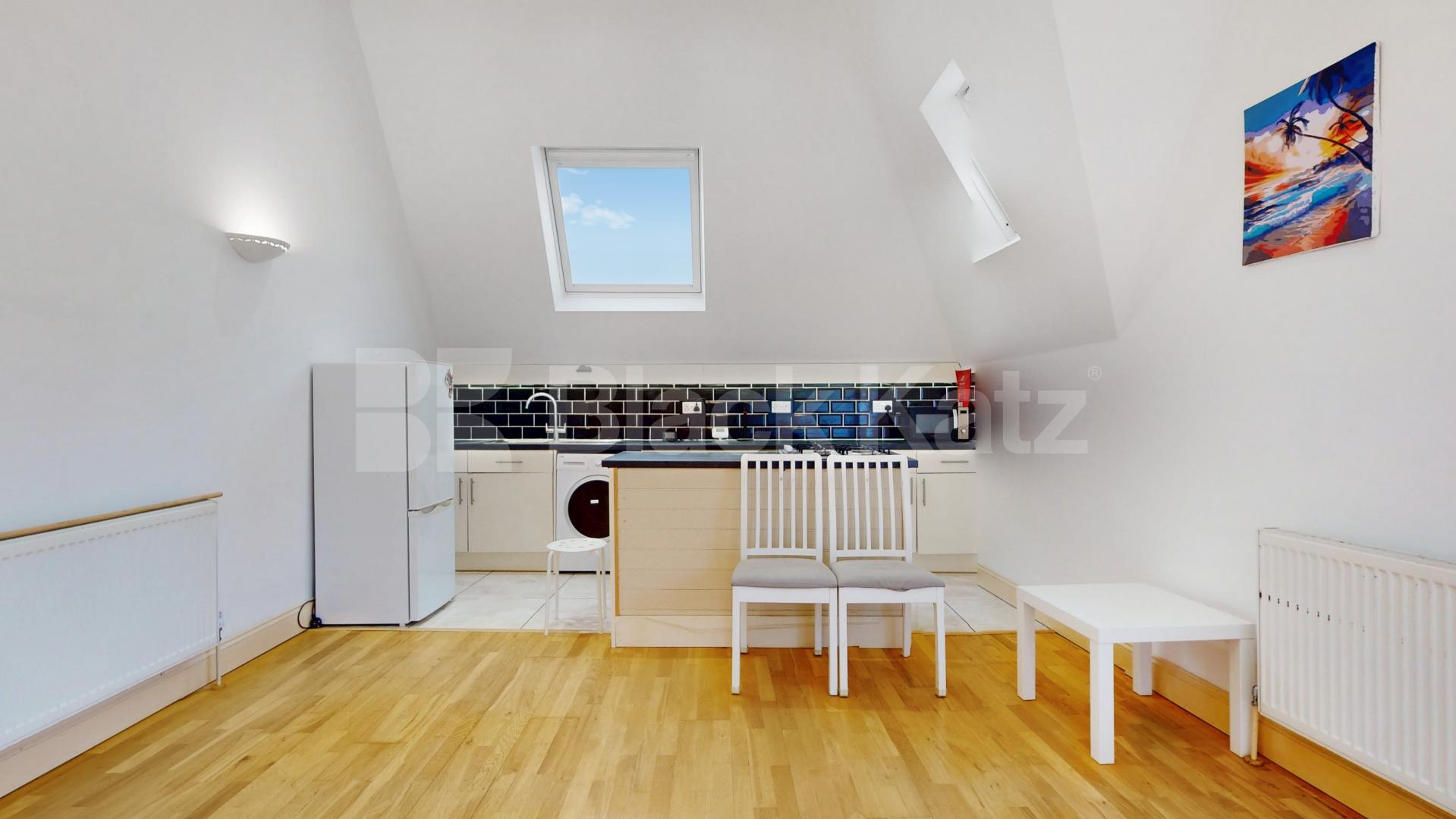 Modern & Spacious 1 bedroom property with communal Terrace Myddleton Road, Bounds Green